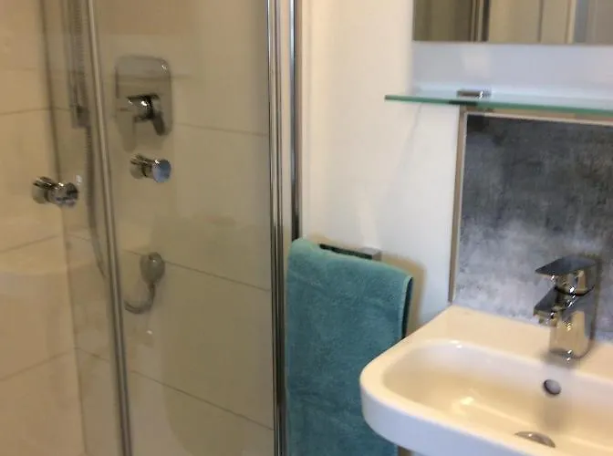 Eifeler Edelsteine „aquamarin“ Lejlighed *